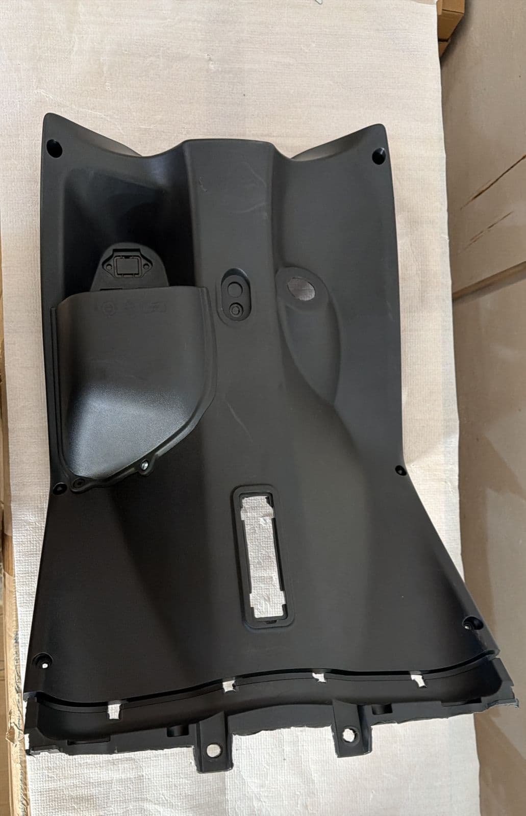 Plástico Acabamento Ignição e USB abaixo Guidon — EXGTS