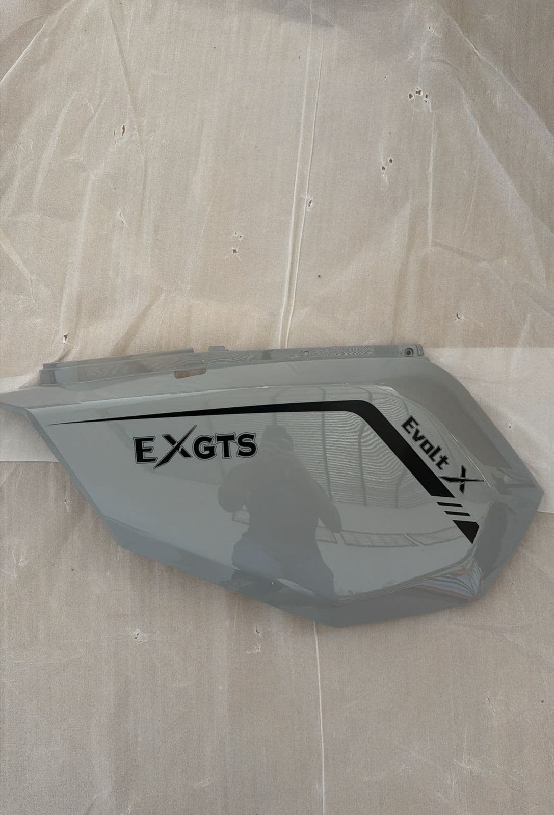 Carenagem Lateral Direita — EXGTS