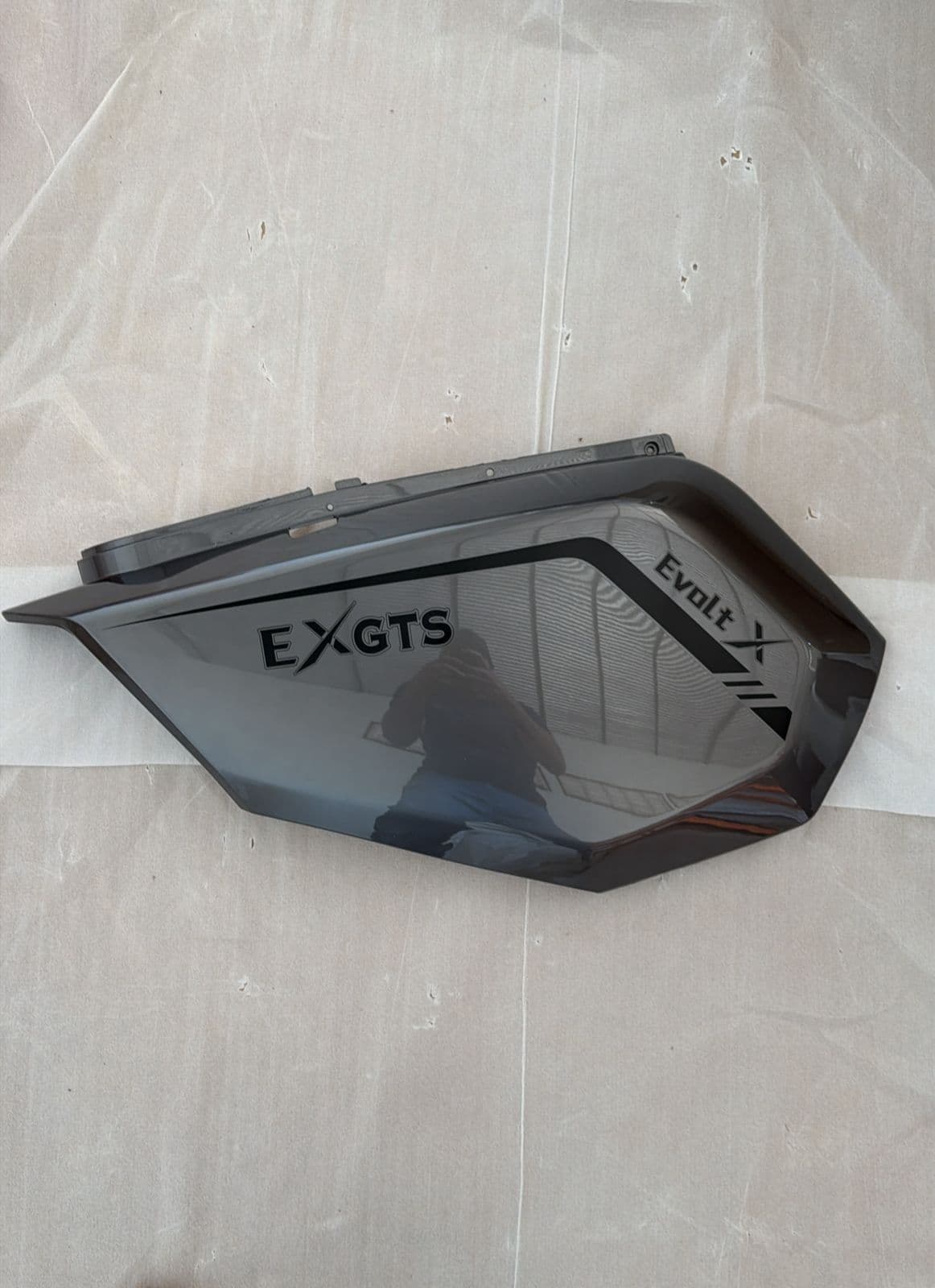 Carenagem Lateral Direita — EXGTS