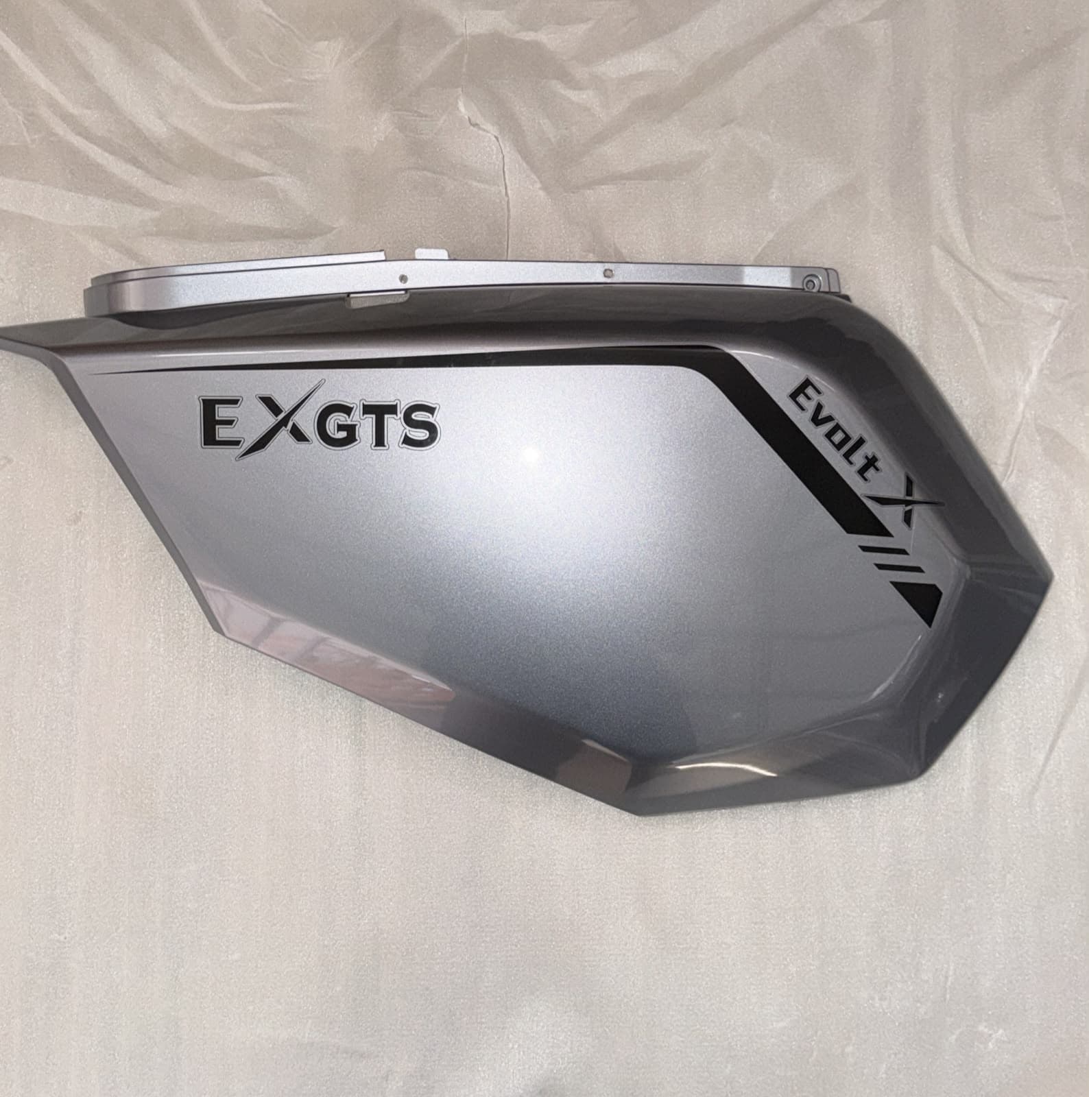 CARENAGEM LATERAL DIREITA — EXGTS