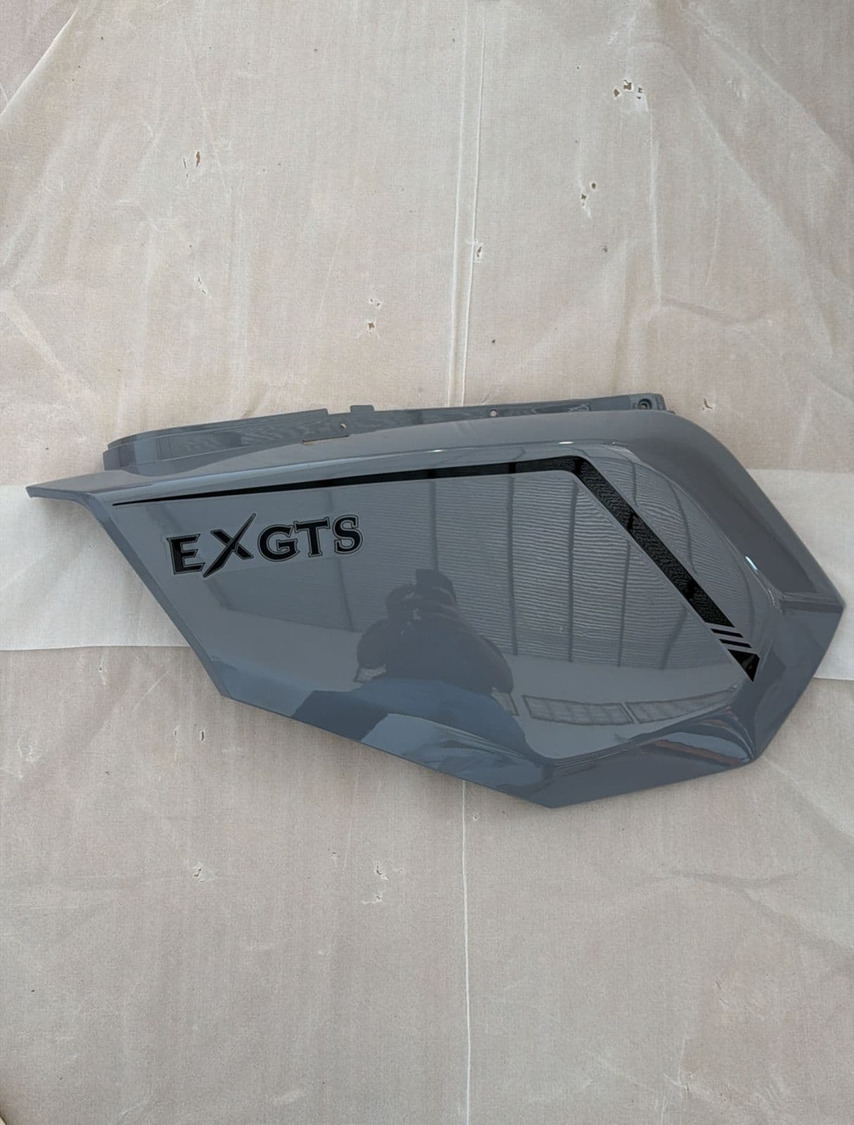 CARENAGEM LATERAL DIREITA — EXGTS